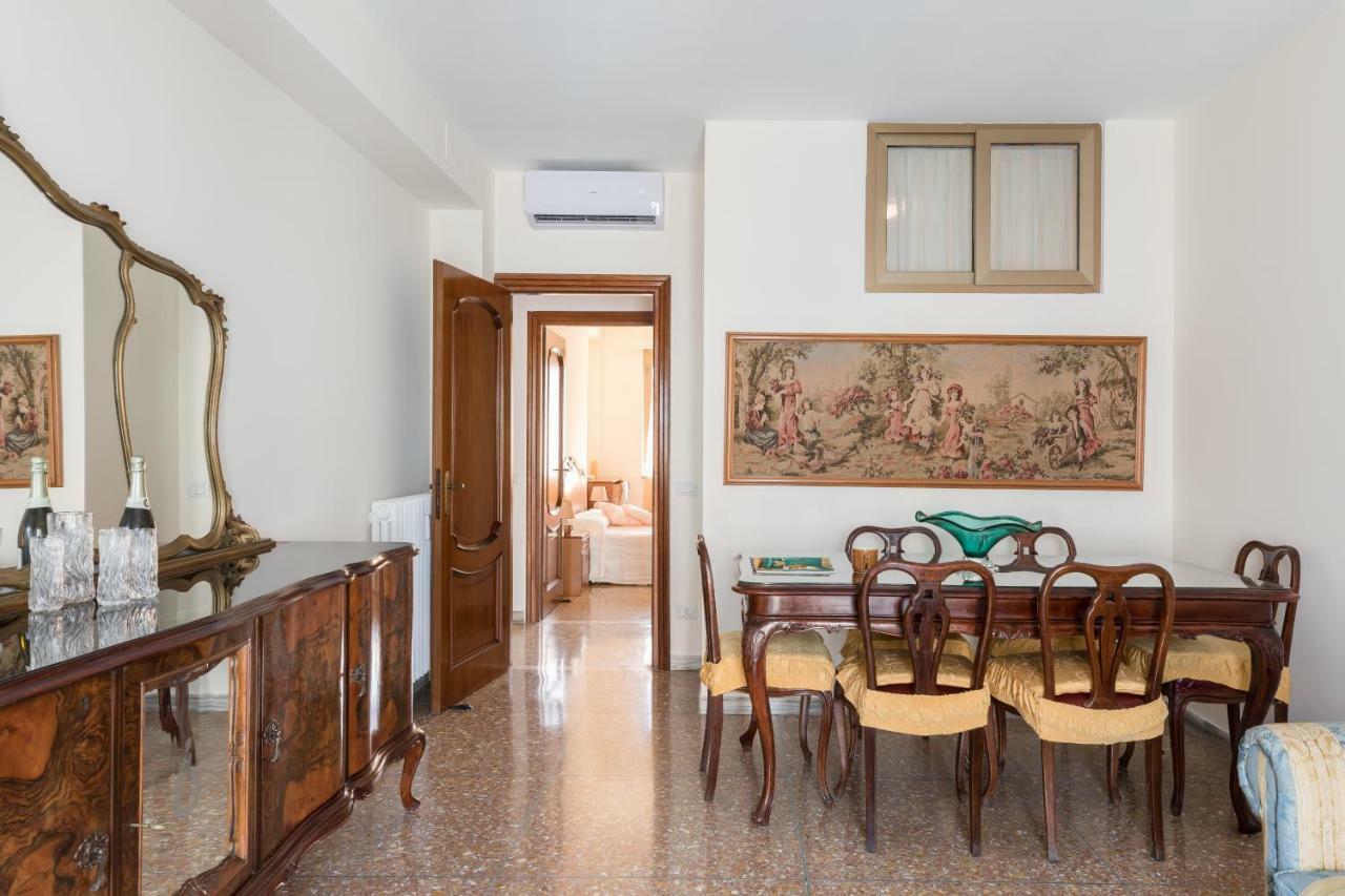 Hortis Apartment, 5 Persone, 2 Camere, Balcone, Metro C E Tram Per Il Centro Rom Eksteriør billede